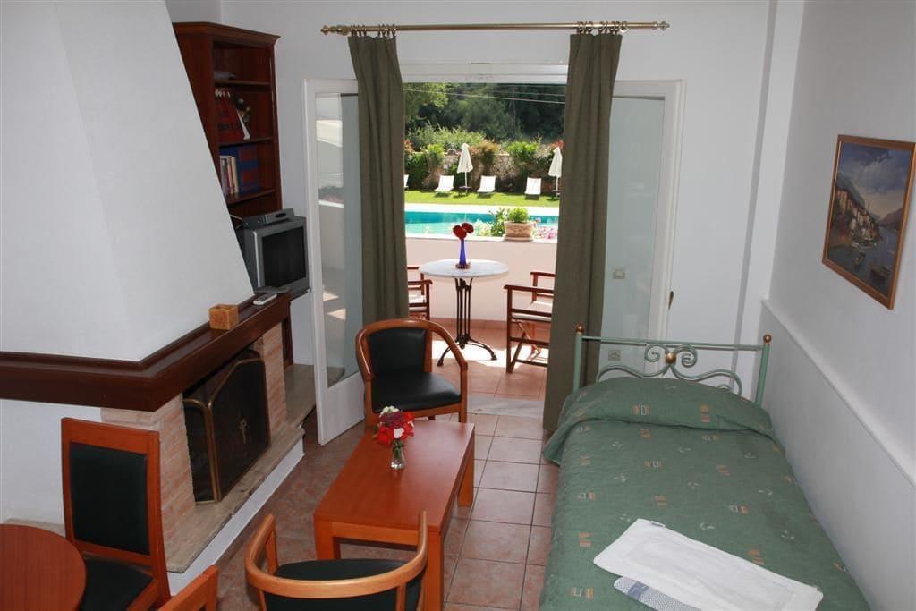 Paradise Inn Liapades Corfu ภายนอก รูปภาพ