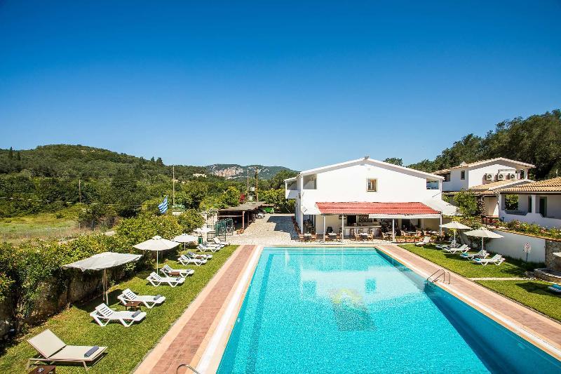Paradise Inn Liapades Corfu ภายนอก รูปภาพ