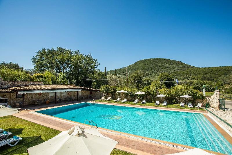 Paradise Inn Liapades Corfu ภายนอก รูปภาพ